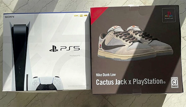 Foto de colaboracion zapatillas Nike Dunk Low Travis Scott x Playstation