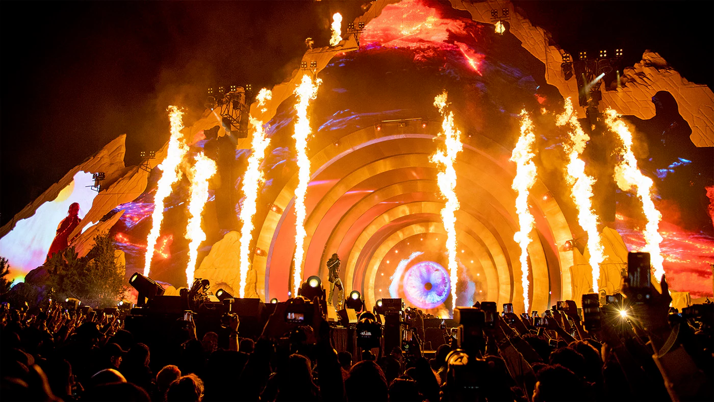 Foto escenario show de Travis Scott, Astroworld Festival de noviembre 2021.